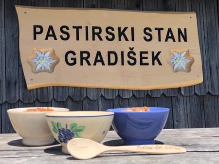 Na Vel'ko prihajajo krav'ce - konec tedna odpiramo Preskarjev muzej (4)